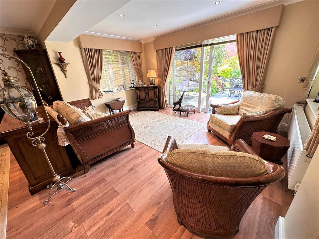 Lounge dining room