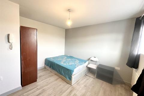 5 bedroom flat for sale - Albert Road, Yiewsley, West Drayton