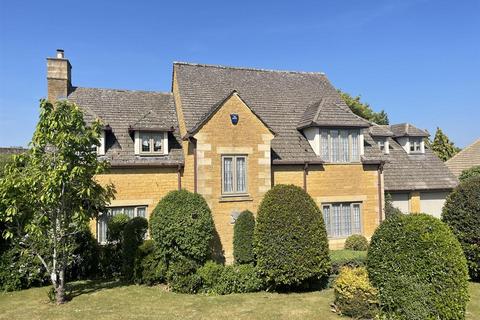 4 bedroom detached house for sale - Hill View 10 Poplars Close Chipping Campden