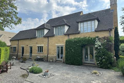 4 bedroom detached house for sale, Hill View 10 Poplars Close Chipping Campden