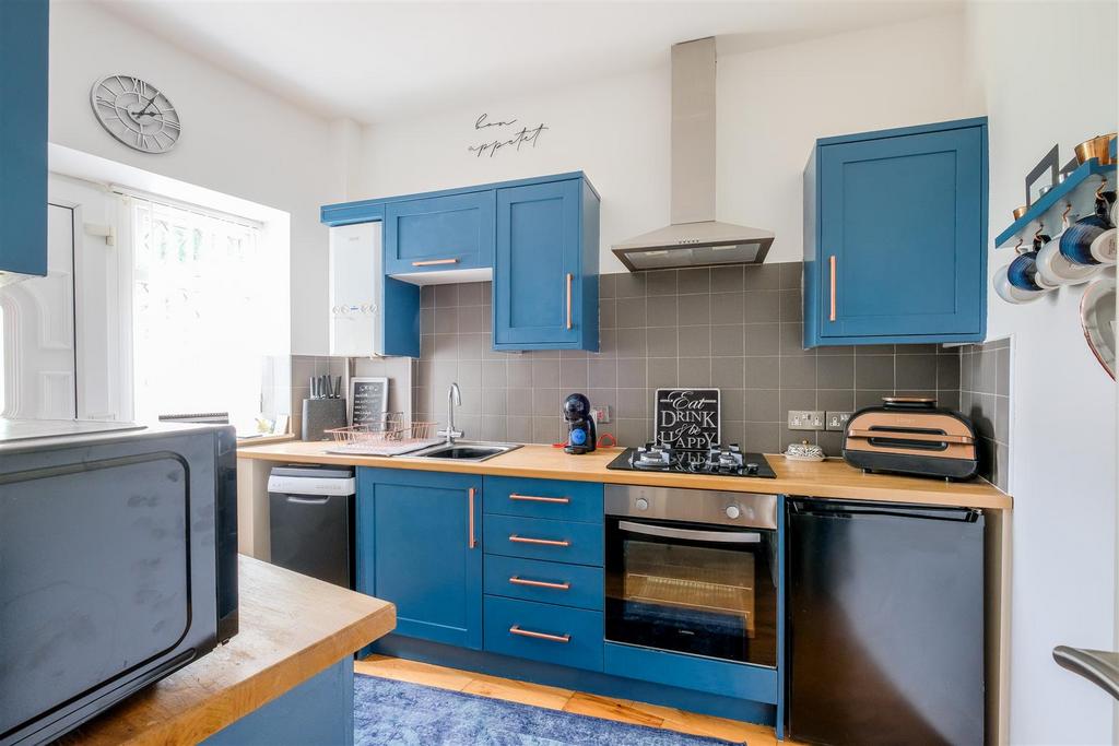 Upper Quarry Road, Huddersfield, HD2 2 bed end of terrace house £160,000