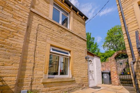 32 Fenton Square, Huddersfield, HD1 3HZ