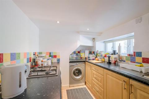 32 Fenton Square, Huddersfield, HD1 3HZ