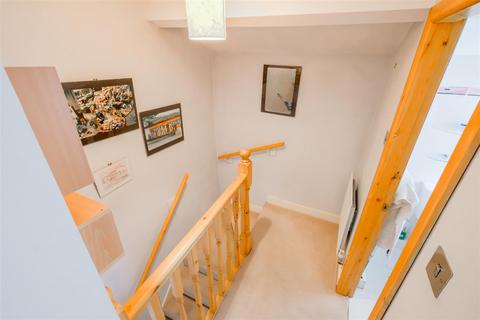 32 Fenton Square, Huddersfield, HD1 3HZ