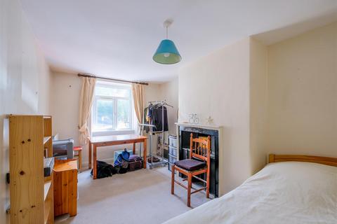 32 Fenton Square, Huddersfield, HD1 3HZ
