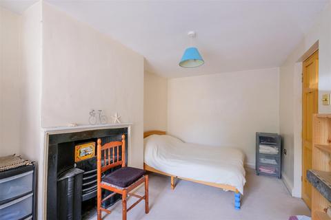 32 Fenton Square, Huddersfield, HD1 3HZ