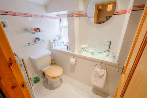 32 Fenton Square, Huddersfield, HD1 3HZ