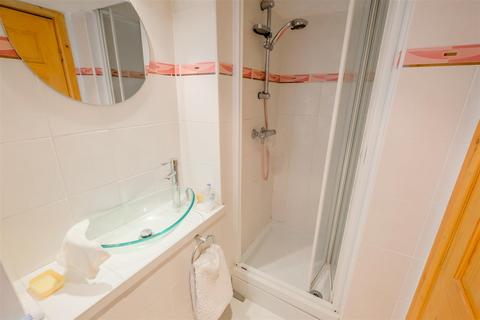 32 Fenton Square, Huddersfield, HD1 3HZ