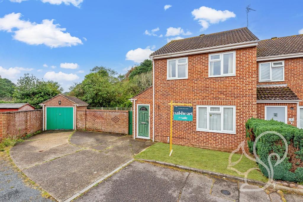 Holt Drive, Colchester 3 bed semidetached house £300,000