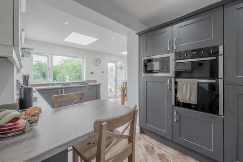 93 Beachcroft Road, Kingswinford, DY6 0HX