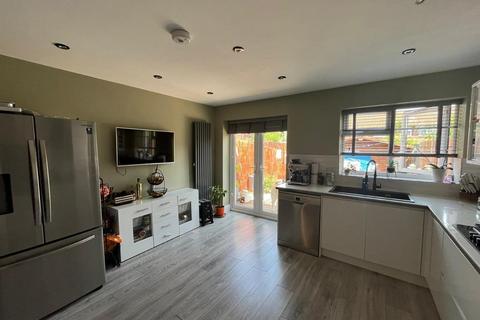 3 bedroom terraced house for sale - Otterbourne Road, London