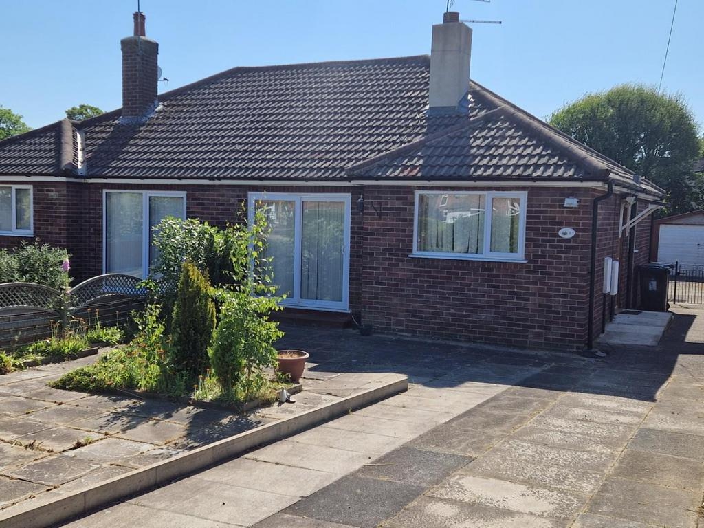 Crossways Drive, Harrogate, HG2 7DF 2 bed semidetached bungalow for