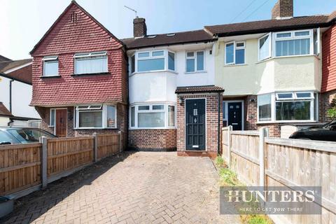 29 Pembury Avenue, Worcester Park, KT4 8BU