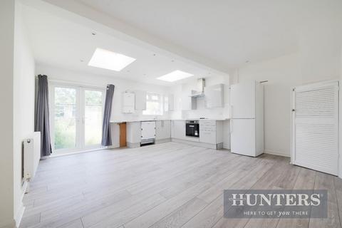 29 Pembury Avenue, Worcester Park, KT4 8BU