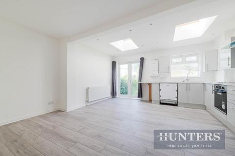29 Pembury Avenue, Worcester Park, KT4 8BU