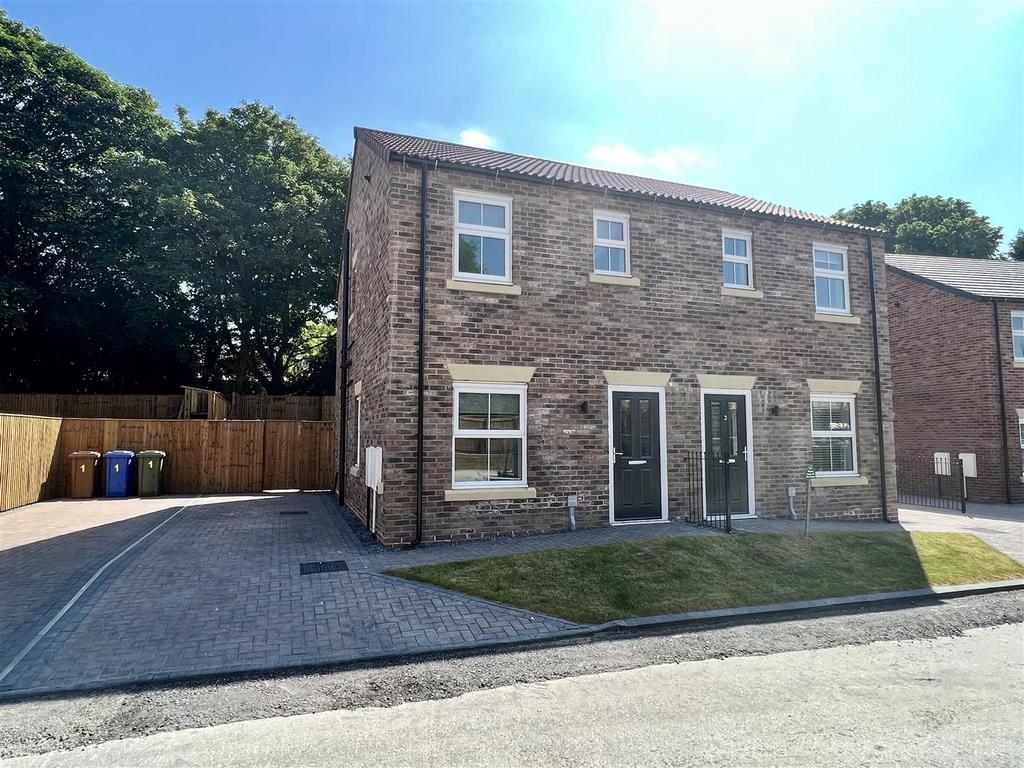 Londesborough Road, Market Weighton... 2 bed semidetached house £700