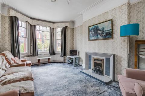 49 Braemar Avenue, London, SW19 8AY