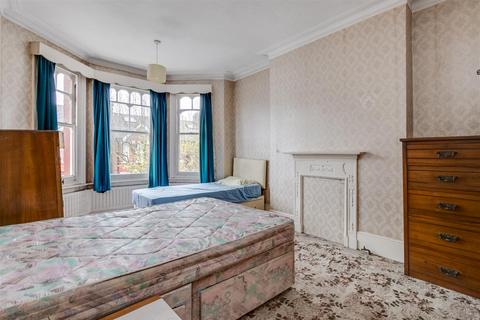 49 Braemar Avenue, London, SW19 8AY