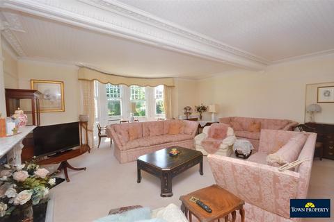 3 bedroom flat for sale, Carlisle Road, Eastbourne