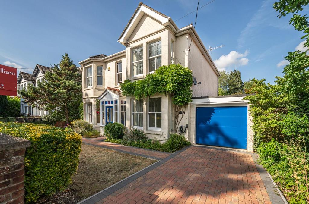 Hursley Road, Chandler's Ford 4 bed detached house for sale £700,000