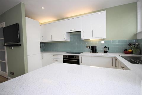 27, East Lodge Brighton Road, Lancing, BN15 8BQ