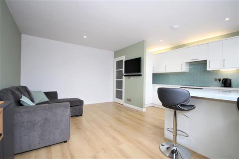27, East Lodge Brighton Road, Lancing, BN15 8BQ