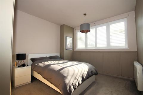 27, East Lodge Brighton Road, Lancing, BN15 8BQ