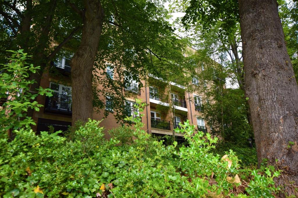 Caversham Place, Sutton Coldfield 2 bed flat for sale £287,500