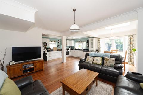 49 The Crescent, Epsom, KT18 7LJ