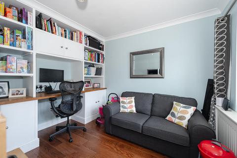 49 The Crescent, Epsom, KT18 7LJ