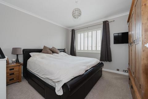 49 The Crescent, Epsom, KT18 7LJ