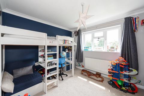 49 The Crescent, Epsom, KT18 7LJ