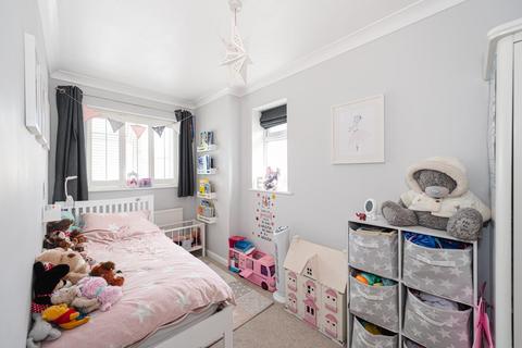 49 The Crescent, Epsom, KT18 7LJ