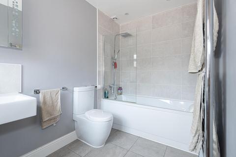 49 The Crescent, Epsom, KT18 7LJ