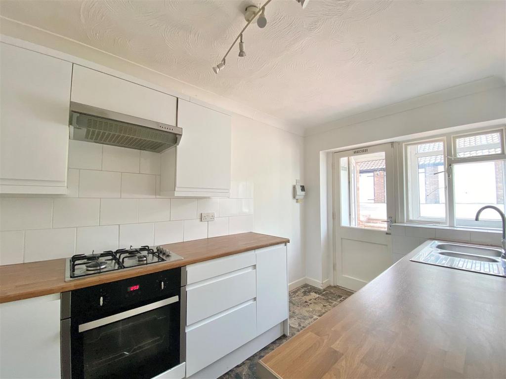 7 Leafield Road, Disley, Stockport 2 bed ground floor flat for sale £