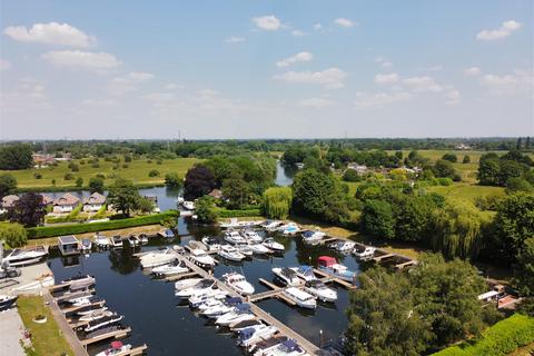 1 bedroom houseboat for sale, Bates Wharf, Chertsey, KT16