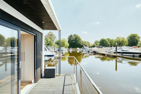 1 bedroom houseboat for sale, Bates Wharf, Chertsey, KT16