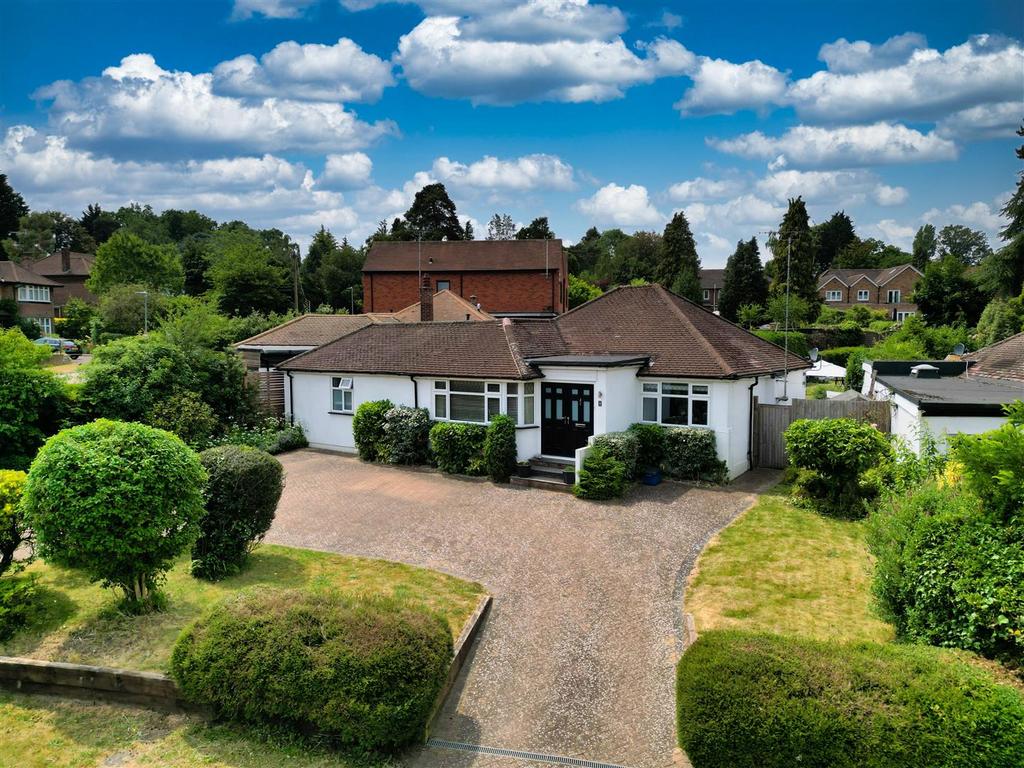 Links Drive, Radlett 3 bed detached bungalow for sale £950,000