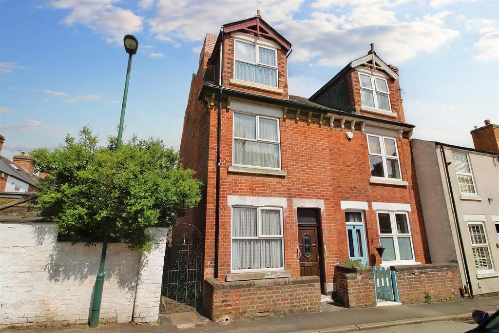 Street, Mapperley, Nottingham 3 bed end of terrace house for