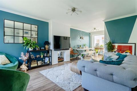 6 Coleridge Crescent, Goring By Sea, Worthing, BN12 6LT