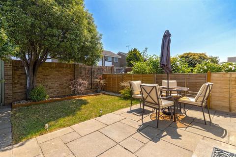 6 Coleridge Crescent, Goring By Sea, Worthing, BN12 6LT