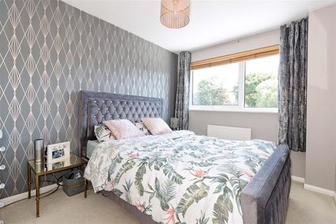 6 Coleridge Crescent, Goring By Sea, Worthing, BN12 6LT