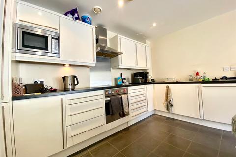 2 bedroom apartment for sale, Lime Tree Court, Huddersfield
