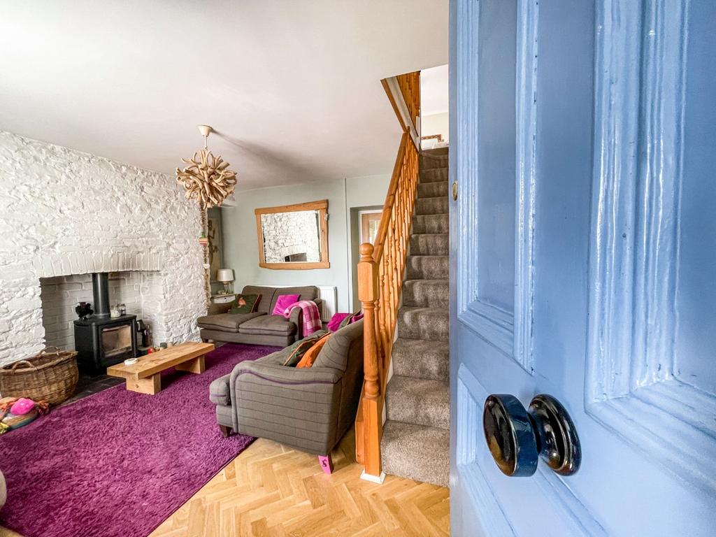 Llanedi Road, Fforest, Pontarddulais... 4 bed semidetached house £