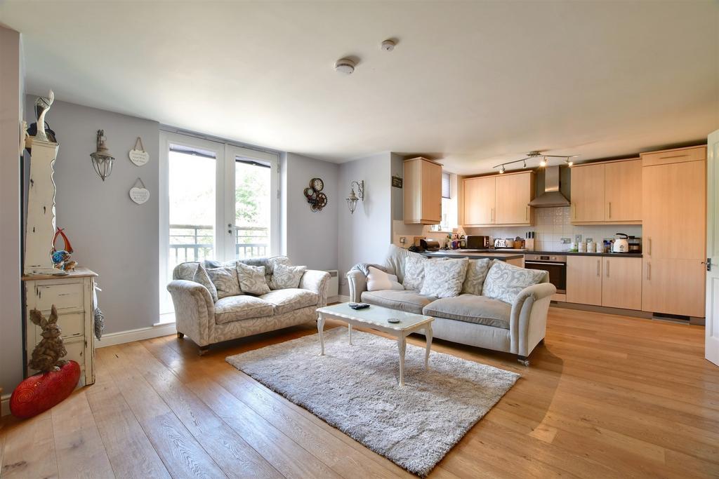 Station Road North, Southwater, Horsham, West Sussex 2 bed flat for