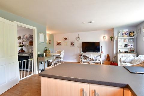 2 bedroom flat for sale, Station Road North, Southwater, Horsham, West Sussex