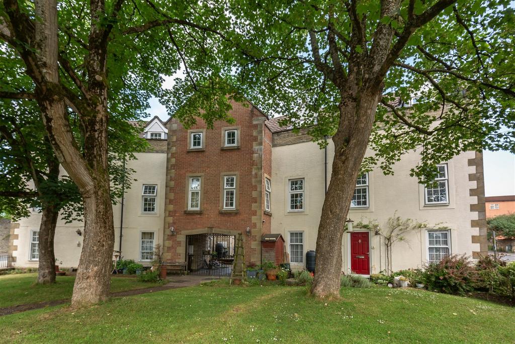 Vallis Way, Frome 2 bed terraced house for sale £215,000