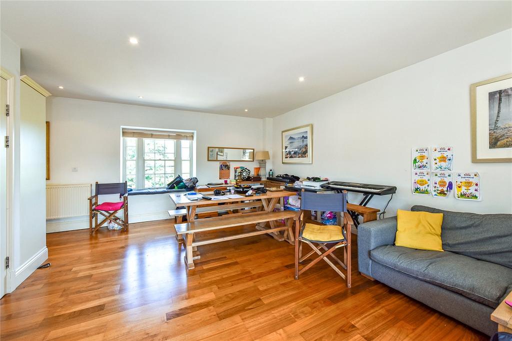 Budgenor Lodge, Dodsley Lane, Easebourne, Midhurst, GU29 3 bed