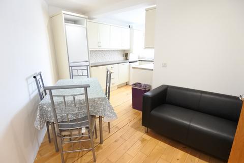 3 bedroom flat to rent, Ealing Broadway, London W13