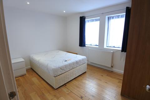 3 bedroom flat to rent, Ealing Broadway, London W13